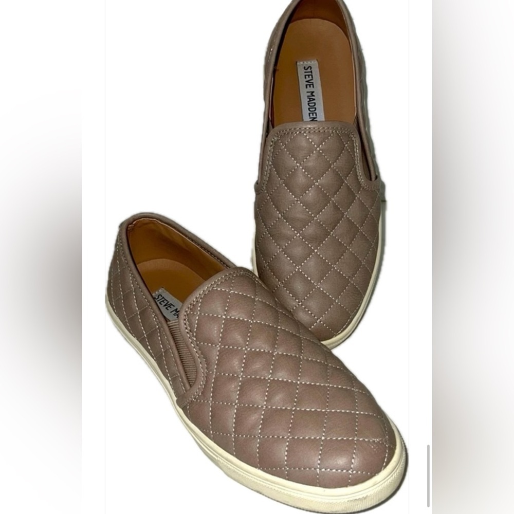 Tan Steve Madden Fashion Slip Ons with Quilted Pattern Size 8.5